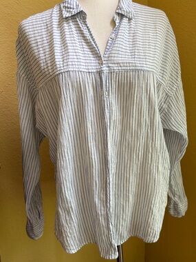 XiRENA White Button-Down Shirt with Light Blue Pinstripes